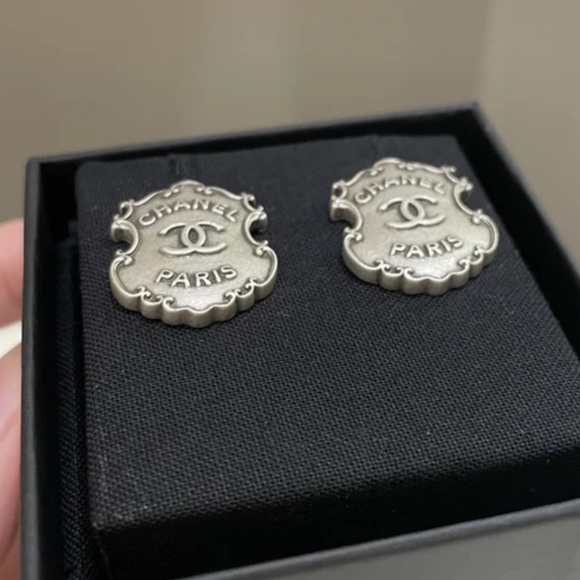 CHANEL DALLAS EARRINGS - Picture 5 of 5